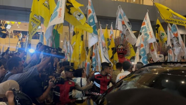 Debat Kedua Pilkada Jakarta 2024: Ridwan Kamil-Suswono Tiba di Lokasi Disambut Yel-Yel Pendukung