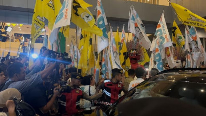 Debat Kedua Pilkada Jakarta 2024: Ridwan Kamil-Suswono Tiba di Lokasi Disambut Yel-Yel Pendukung