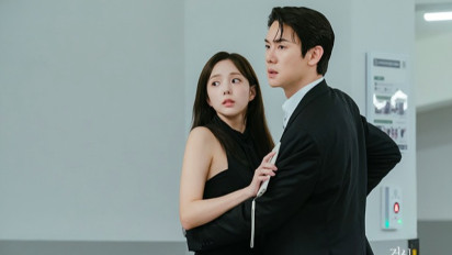 Lirik Lagu Hear Me Out - SURAN, Jadi OST Drakor Populer When the Phone Rings yang Liriknya Menggambarkan soal Situasi...