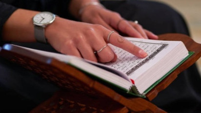 Surah Ini Hanya 30 Ayat Namun Bisa Temani Seorang Muslim Ketika di Alam Kubur, Ustaz Adi Hidayat: Bacalah Setiap Malam Setelah Isya