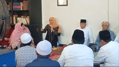 Cagub Jatim Khofifah Datangi Ponpes At-taroqi Minta Doa Restu ke Ulama Sampang