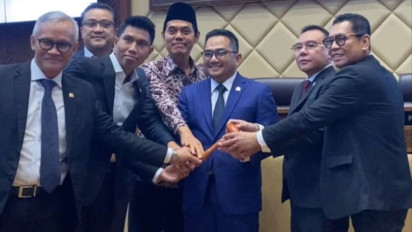 Gelar Rapat Perdana, Ketua Komisi II DPR Periode 2024 Wajibkan Perwakilan Kementerian/Lembaga Daerah Ikut Hadir Lewat Zoom