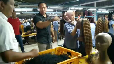 Andika Perkasa Sambangi Pabrik Wig di Purbalingga, Janjikan Kemudahan Iklim Usaha