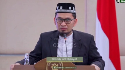 Ingin Hijrah Takut dari Riba tapi Masih Kerja di Bank, Pilih Resign atau Tidak? Ustaz Adi Hidayat Justru Sarankan…