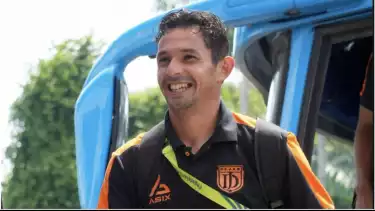 Silvio Escobar dengan Dejan FC