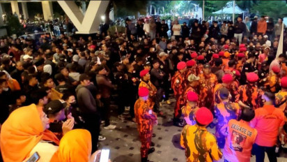 Cagub No Urut 1 Terkena Lemparan Botol, Debat Pilgub Sulsel Pertama Nyaris Bentrok Antar Pendukung