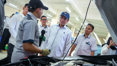 Hadapi Tantangan Ekonomi, Menaker Genjot Pelatihan Vokasi untuk Gen-Z saat Kunjungi BBVP Bandung