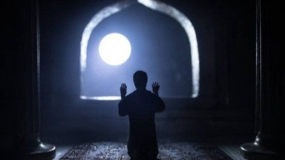 Jangan Kaget Tiba-tiba Rumah Digempur Rezeki dari Segala Arah, Syekh Ali Jaber Bilang Sebelum Adzan Subuh Lakukan Amalan Ini, Katanya...