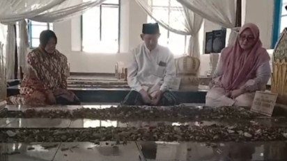 Ziarah ke Makam Sesepuh Bangkalan, Elektabilitas Cagub Jatim Tri Rismahari Naik