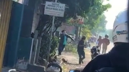 Dua Pria Terlibat Aksi Carok di Bunder Gresik, Seorang Pengendara Terkena Sabetan