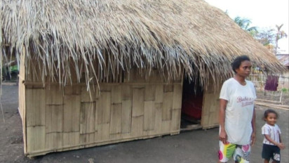 Korban Konflik Adonara Tinggal Di Rumah Alang-alang