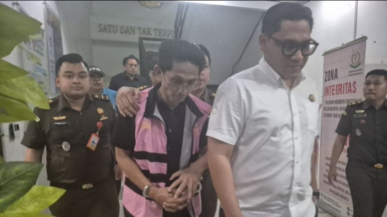 Heboh Wakil Ketua DPRD Kab Bekasi Jadi Tersangka Suap Baru Sehari Dilantuk, Kejari Segera Seret Soleman ke Pengadilan
            - galeri foto