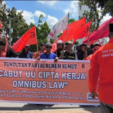 Buruh di Sumut Unjuk Rasa Tuntut Cabut UU Ciptaker, Kenaikan Upah dan Minta PJ Gubsu Netral dalam Pilkada