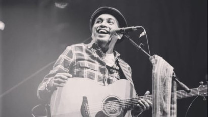 Lirik Lagu Glenn Fredly - Januari, Karya Indah yang Dialami Sendiri oleh Sang Legenda