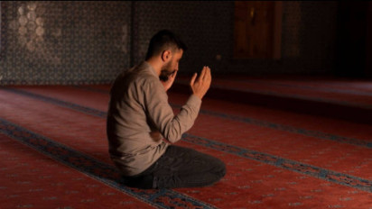 Ternyata ini Waktu Terbaik Amalkan Doa Hari Jumat, Syekh Ali Jaber Sebut Cuma Butuh Satu Jam agar Hajat Diterima