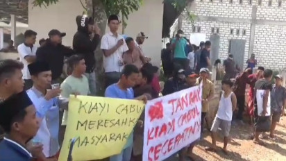 Diduga Cabuli Santri Dibawah Umur, Rumah Pengasuh Ponpes di Bangkalan Didemo Warga