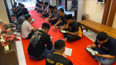Polres Trenggalek Gelar Doa Bersama untuk Kru tvOne yang Meninggal dalam Kecelakaan