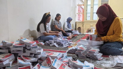 KPU Batu Mulai Lakukan Sortir Lipat Surat Suara Pilkada 2024