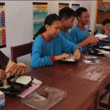 Dukung Program Prabowo-Gibran, Polres Kotamobagu Bagikan Makanan Gratis Dan Bergizi Pada Siswa Berkebutuhan Khusus