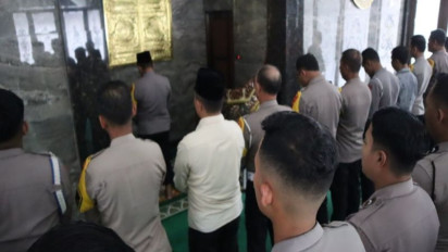 Belasungkawa untuk Tiga Kru tvOne, Polres Pemalang Lakukan Shalat Gaib