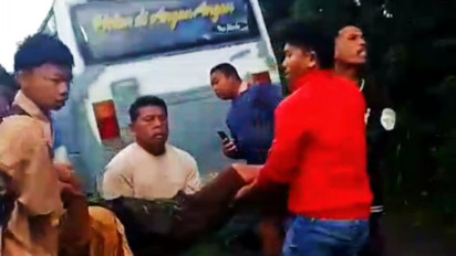 Bus Pengangkut Anak Sekolah Terbalik, Satu Pelajar Tewas dan Tiga Luka-luka