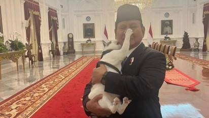 Real Tahta Tertinggi! Momen Bobby Kertanegara Cakar Hidung Prabowo, Netizen Cari Mayor Teddy: RI 1 Nih