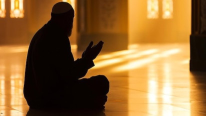 Ingin Doa Terkabul? Ustaz Adi Hidayat Sarankan Siapkan Ini di Rumah