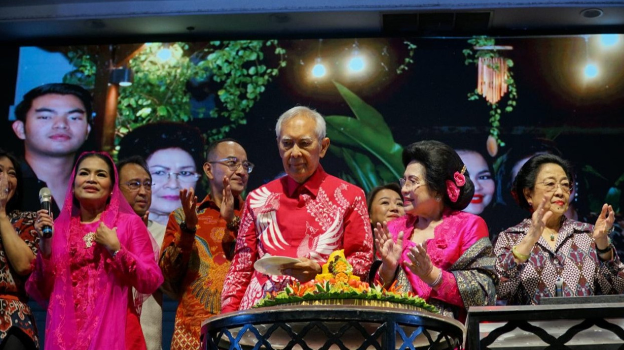 Soal Penyebutan Istana Batutulis, Guntur Soekarnoputra: Bukan Istana itu Rumah
            - galeri foto