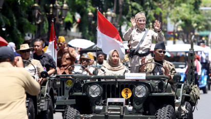 Sambut Hari Pahlawan, Aksi Tearikal Warnai Parade Juang yang Digelar Pemkot Surabaya
