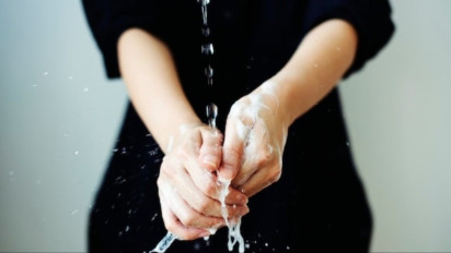 Batalkah Wudhu Jika Sentuh dan Cium Istri? Tegas Buya Yahya Sebut Sebaiknya ...