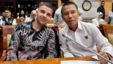 Calvin Verdonk (kiri) dan Yunus Nusi (kanan)