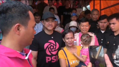 Kaesang Pangarep Blusukan ke Pasar Aermadidi, Disambut Antusias Warga Minahasa Utara