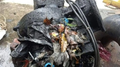 10 Persen dari Jumlah Pompa Permanen Pengendali Banjir di Jakarta Barat Rusak Akibat Sampah Celana Jeans