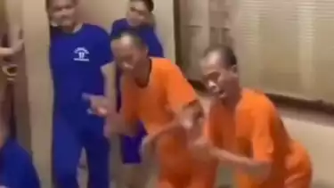 Pakai Baju Oranye, Ini Momen Gunawan dan Toed Sadbor Joget Ayam Patuk di Sel Tahanan