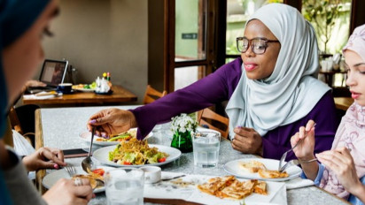 Apakah Ikut Dosa Jika Ditraktir Teman Pakai Uang Hasil Judi? Ustaz Firanda Andirja Tegaskan Ini