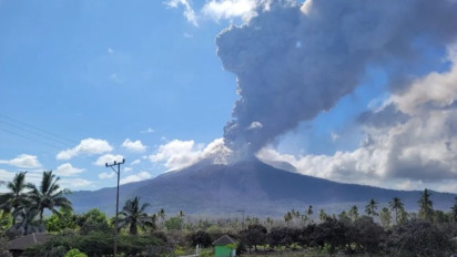 Erupsi Gunung Lewotobi Belum Usai, Bandara Komodo di NTT Ditutup Lagi