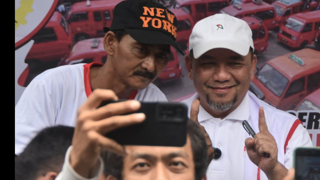 Belajar dari Anies Baswedan, Heri Koswara  Ingin Tiru JakLingko untuk Diterapkan di Kota Bekasi
            - galeri foto