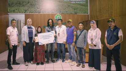 Ahli Waris Tujuh Penyadap Getah Pinus Terima Santunan