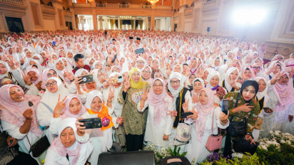Ribuan Kader Muslimat NU Gaungkan Semangat ‘Lanjutkan’ untuk Khofifah-Emil, Siap Turun Kawal Kemenangan di Jatim