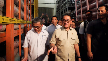 Menteri Perdagangan Sita 90 Ribu Rol Kain Ilegal Asal China di Pergudangan Kamal Muara, Nilainya Rp90 Miliar