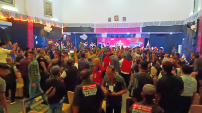 Debat Publik Pertama Calon Bupati Tapteng Ricuh, Sesama Paslon Saling Dorong