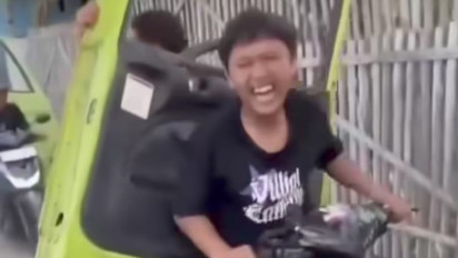 Viral, Warga 'Kegirangan' Saat Jarah Onderdil Truk Tanah di Tangerang Usai Tabrak Bocah