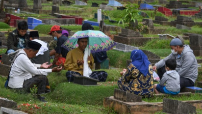 Ustaz Adi Hidayat: Orang yang Baca dan Cintai Surah Al Mulk, Allah Jaga Jasadnya di Alam Kubur