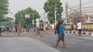 Tawuran Antara Dua Kelompok di Duren Sawit, Satu Remaja Tewas Tertabrak Kereta