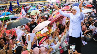 Puluhan Ribu Masyarakat Tumpah Ruah Ikuti Kampanye Akbar Khofifah-Emil di Jember Sport Garden