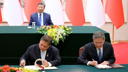 Disaksikan Presiden Prabowo dan Presiden Xi Jinping, Menko Airlangga Teken Kerja Sama ”Blue Economy” Indonesia - China