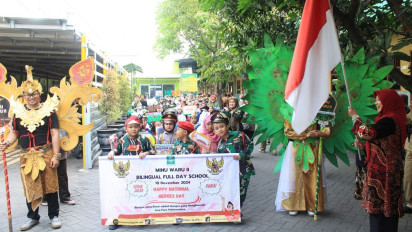 Tanamkan Jiwa Patriolisme, Ratusan Siswa MINU WARU II Sidoarjo Rayakan Pawai dan Gerak Jalan Hari Pahlawan Nasional