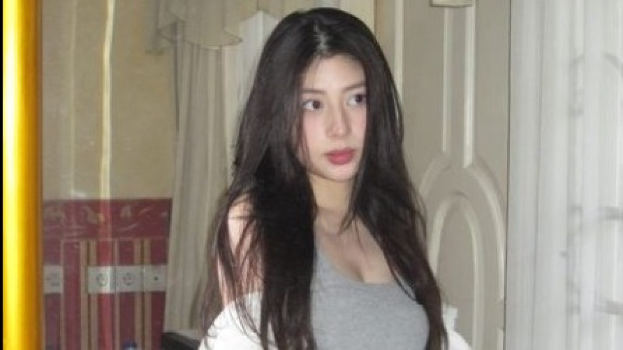 Reaksi Selebgram Lydia Onic di Tengah Viral Video Syur 12 Menit 13 Detik yang Diduga Dirinya
            - galeri foto