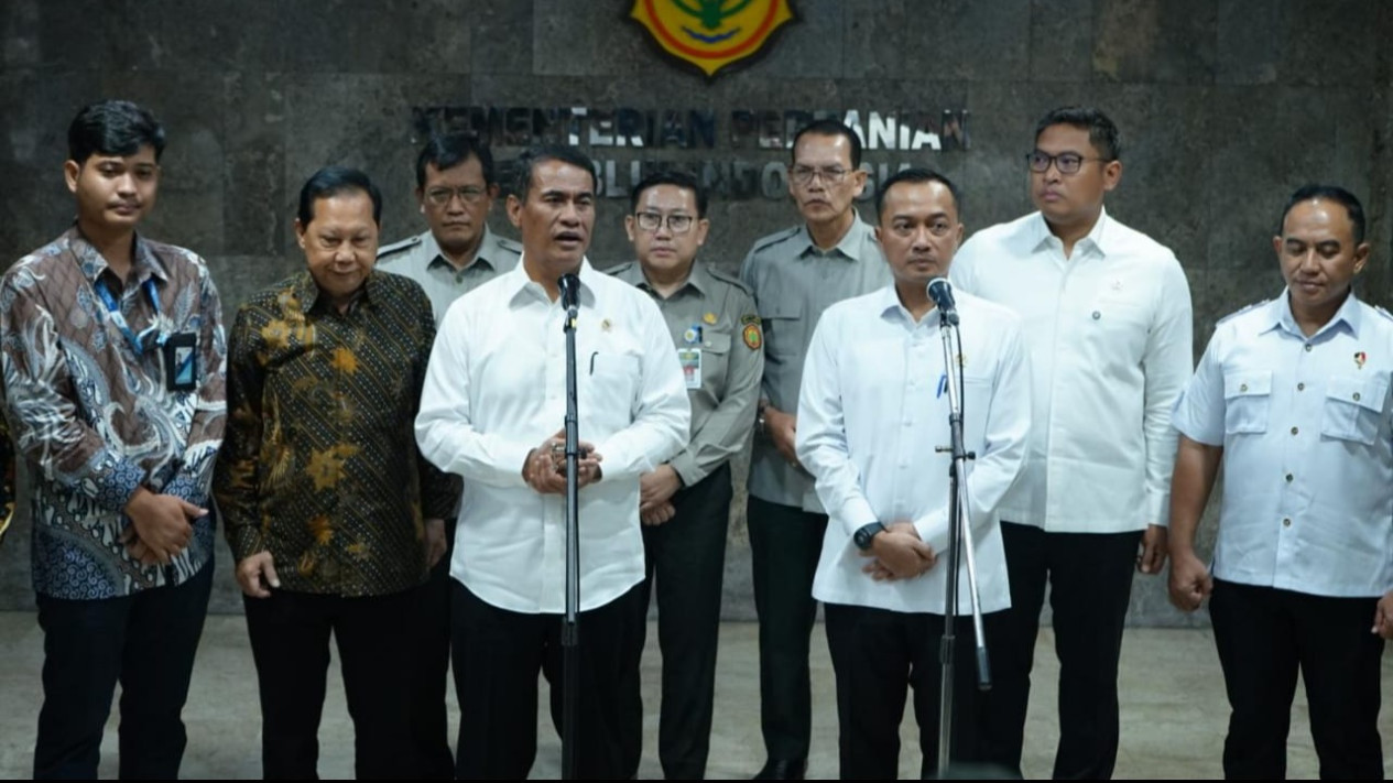 Mentan Amran Berhasil Mediasi Peternak Sapi Perah dan Industri Pengolahan Susu
            - galeri foto