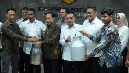 Peternak Menangis Atas Respons Cepat Mentan Amran Atasi Masalah Susu